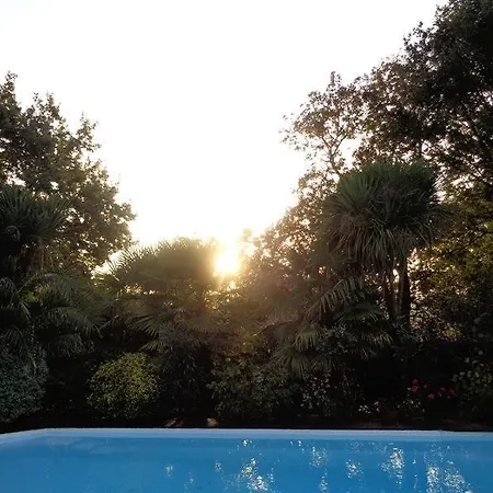 4 Pieces 8 Personnes Piscine 77475 *